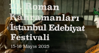TAKSİM AKM’DE ROMAN KAHRAMANLARI CANLANDI: ÖĞRENCİLERDEN YARATICI KOSTÜM VE TİYATRO PERFORMANSI