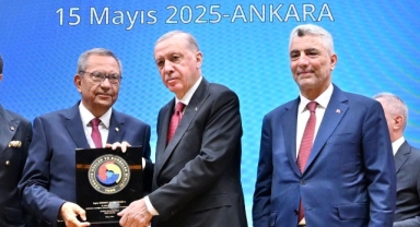 TOBB’dan KMTSO Meclis Başkanı Öksüz’e Hizmet Şeref Belgesi
