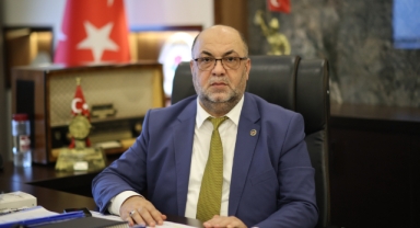 ÜSTAT NECİP FAZIL KISAKÜREK, KAHRAMANMARAŞ’IN BAĞRINDAN ÇIKMIŞ, TÜRKİYE'NİN DÖRT BİR YANINDA GÖNÜLLERE TAHT KURMUŞ BİR FİKİR ÇINARIDIR