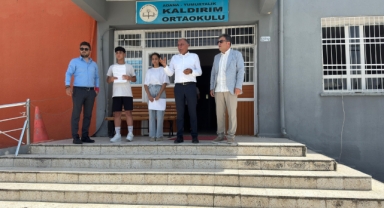 Yumurtalık Belediyesi, Kaldırım Ortaokulu öğrencilerini sevindirdi