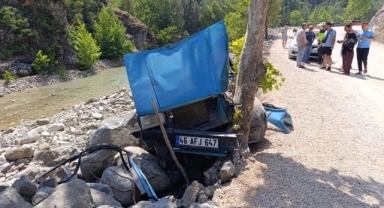 Andırın’da otomobil ağaca çarptı: 2 yaralı