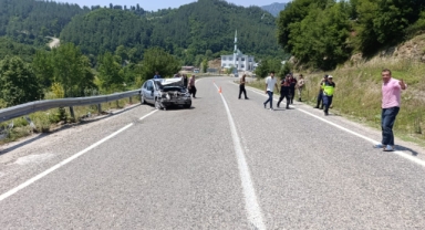 Andırın'da Otomobil Bariyere Çarptı: 1 Yaralı