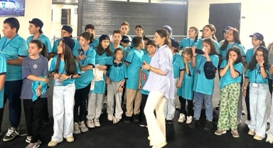 -Depremzede çocuklara moral desteği