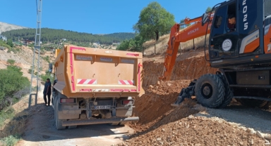 DULKADİROĞLU BELEDİYESİ’NDEN YOL GENİŞLETME ATAĞI