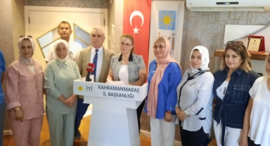 İyi parti Kahramanmaraş İl kadın politikalar başkanı Ayşe Boyar, 12 Haziran Dünya Çocuk İşçiliğiyle Mücadele Günü dolayısı ile parti binasında açıklama yaptı. 