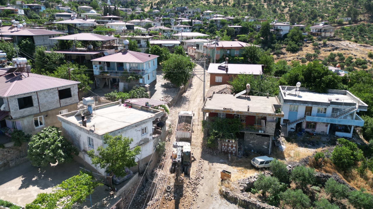 Onikişubat Belediyesi’nden Önsen’de 10 bin metrekarelik kilit parke yatırımı