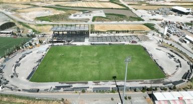 Şehrin Yeni Futbol Sahası Hızla Yükseliyor