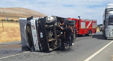 Afşin’de kamyonet devrildi: 2 yaralı