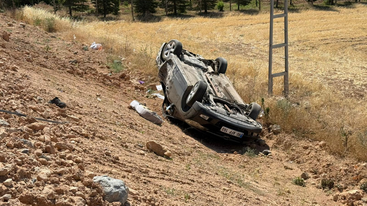 Afşin’de Kontrolden Çıkan Otomobil Takla Attı: 4 Yaralı