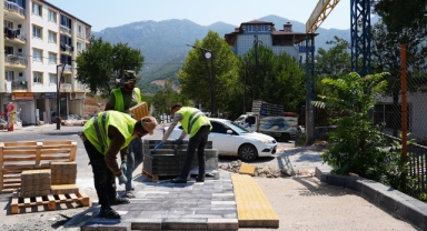Andırın’ın Prestij Caddesinin Yürüyüş Yolları da Yenileniyor