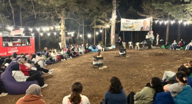 İl Müdürü Erhan Baydur, Pusula Maraş Kampında Gençlerle Buluştu