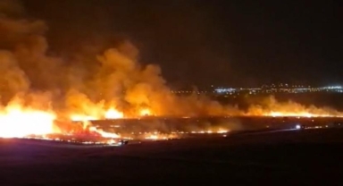 Kahramanmaraş’ta anız yangını geceyi gündüze çevirdi