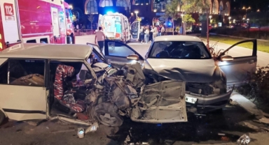 Kahramanmaraş’ta iki otomobil çarpıştı: 3 yaralı