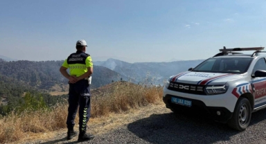 Kahramanmaraş'ta trafik jandarması sürücüleri tek tek uyardı