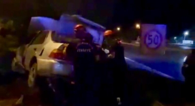 Kahramanmaraş’ta yoldan çıkan otomobil ağaca çarptı: 2 yaralı