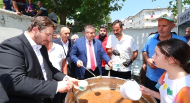 Onikişubat Belediyesi’nden Ilıca’da aşure ikramı