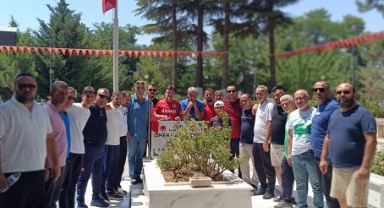 Veteranlardan Ömer Halisdemir’in Kabrine Ziyaret!