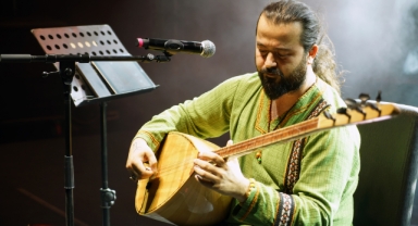 Güçlü ve Pehlivan Söyledi, Müzikseverler Eşlik Etti