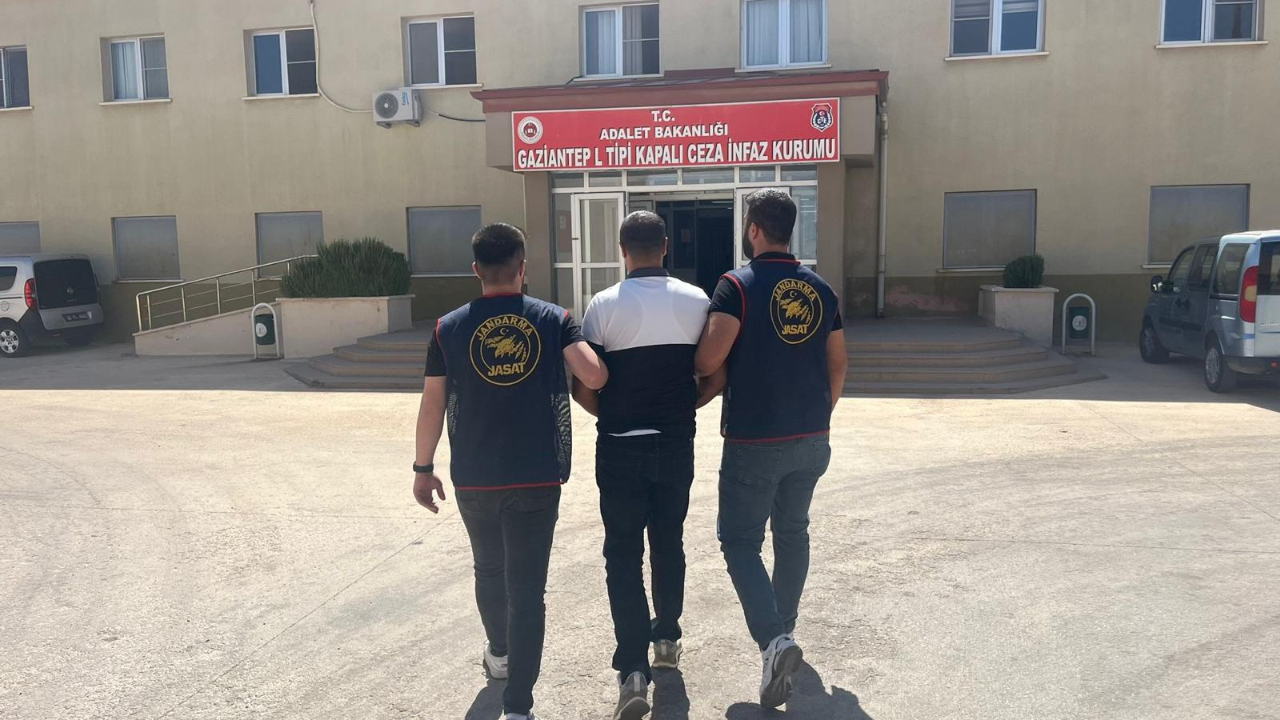 Jandarma dedektifleri Gaziantep'te firari hükümlüyü yakaladı