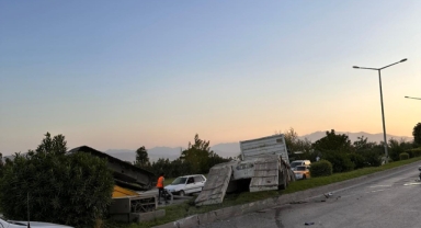 Kahramanmaraş'ta freni patlayan tır ile otomobil çarpıştı: 2 yaralı