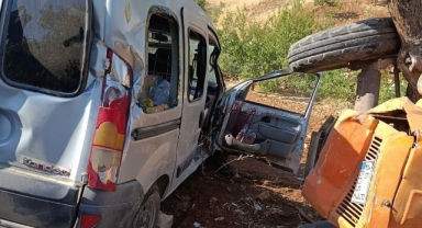 Kahramanmaraş’ta hafif ticari araç ile traktör çarpıştı: 2 yaralı