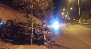 Kahramanmaraş’ta otomobil paramparça oldu