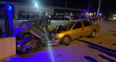 Kahramanmaraş’ta otomobil paramparça oldu