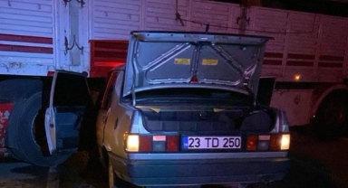 Kahramanmaraş’ta otomobil tıra ok gibi saplandı