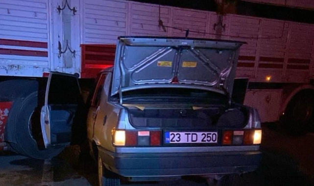 Kahramanmaraş’ta otomobil tıra ok gibi saplandı