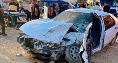 Kahramanmaraş’ta panelvan ile otomobil kafa kafaya çarpıştı: 3 yaralı