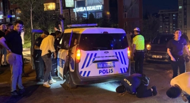 Kahramanmaraş’ta polis aracı ile otomobil çarpıştı: 1 Polis Memuru ve 4 Kişi Yaralandı