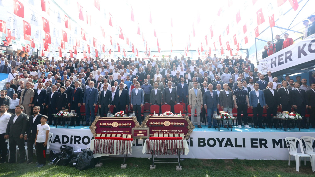 29. GELENEKSEL BERTİZ BOYALI GÜREŞLERİ COŞKUYLA TAMAMLANDI