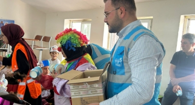 AK Parti Dulkadiroğlu Kadın ve Gençlik Kollarından Miniklere Tatlı Sürpriz