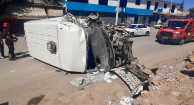 Kahramanmaraş’ta hafif ticari araç ile kamyon çarpıştı: 1 ağır yaralı