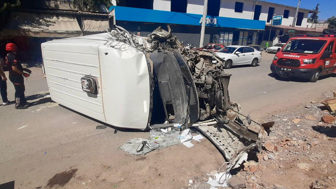 Kahramanmaraş’ta hafif ticari araç ile kamyon çarpıştı: 1 ağır yaralı