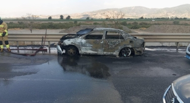 Kahramanmaraş’ta otomobil demir yığınına döndü