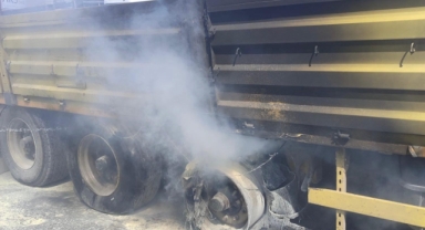 Kahramanmaraş’ta seyir halinde alev alan tır korkuttu