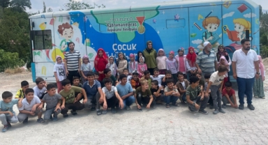 Mobil Çocuk Kütüphanesi ile Çocuklar Yaz Tatilini Renklendirdi