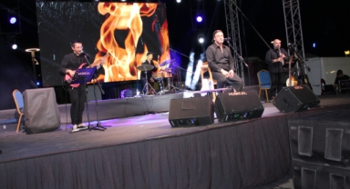 RIZA TAMER’DEN COŞKULU PERFORMANS