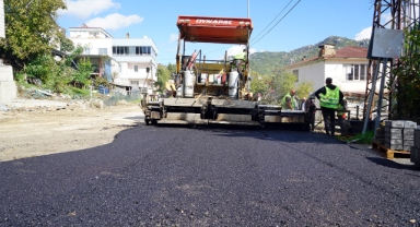 Büyükşehir, Andırın’da 2 Kilometrelik Arteri Sıcak Asfaltla Kaplıyor