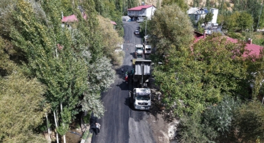 Büyükşehir’den Çağlayancerit Kırsalında Asfalt Atağı