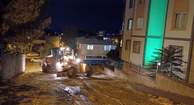 Büyükşehir’den Yağış Sonrası Gece Boyu Yoğun Mesai
