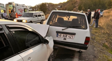Kahramanmaraş’ta iki otomobil çarpıştı: 5 yaralı