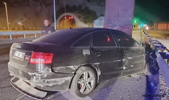 Kahramanmaraş’ta otomobil bariyerlere çarptı: 2 yaralı