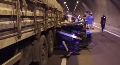 Kahramanmaraş’ta otomobil tıra arkadan çarptı: 1 ölü 4 yaralı 