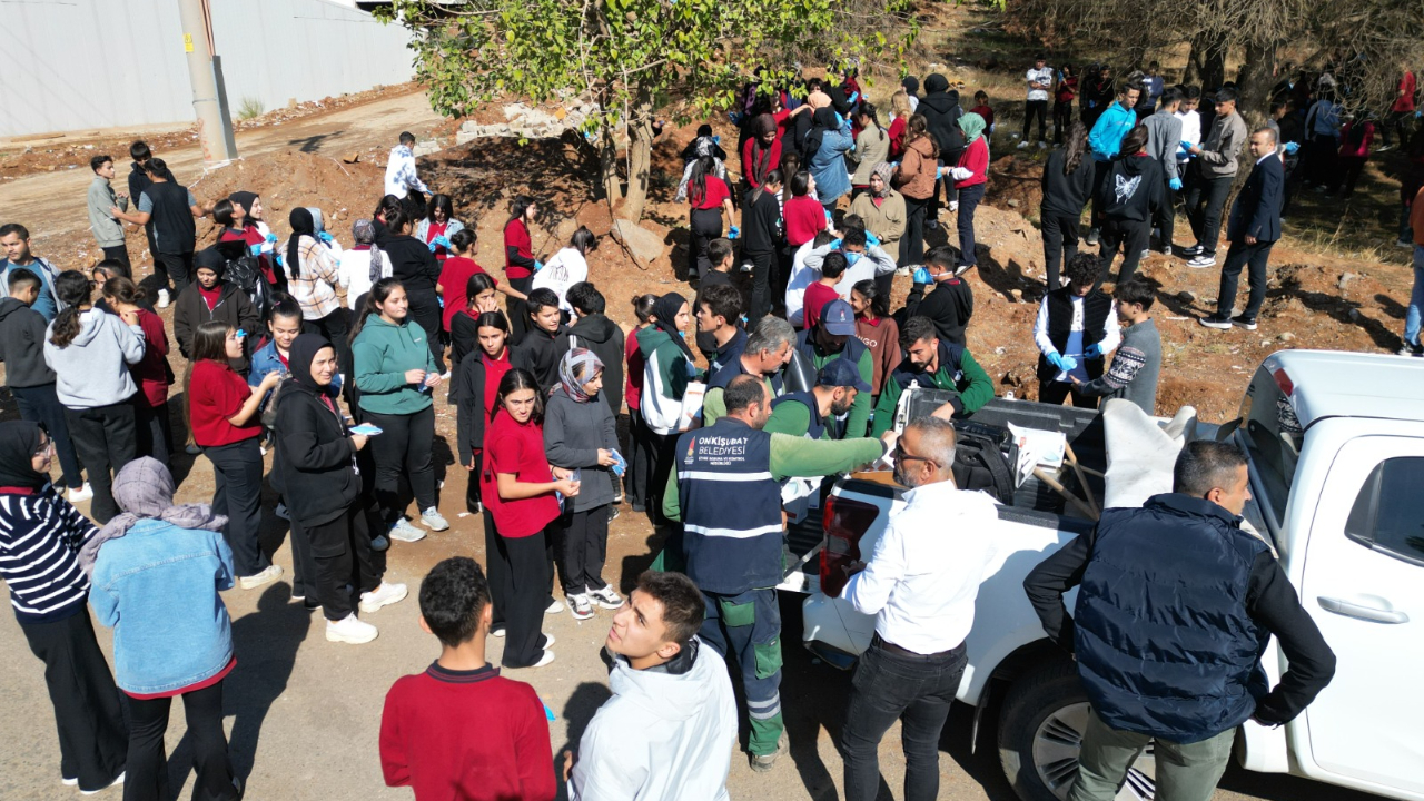 Onikişubat Belediyesi’nden 300 öğrenciyle orman temizliği
