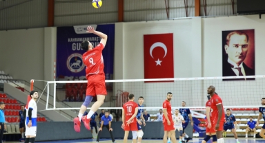 Onikişubat Belediyespor Voleybol Takımı Evinde Galibiyetle Başladı