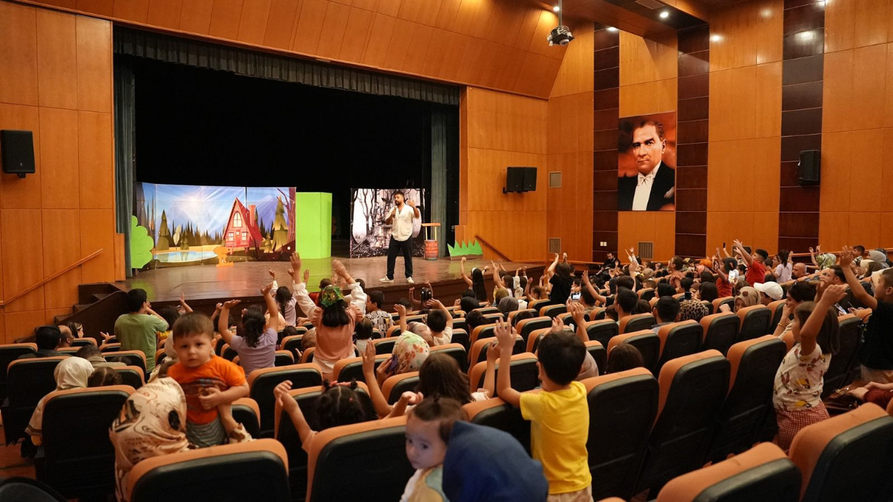 “Pamuk ile Kömür” Hayvan Sevgisini Sahneye Taşıdı