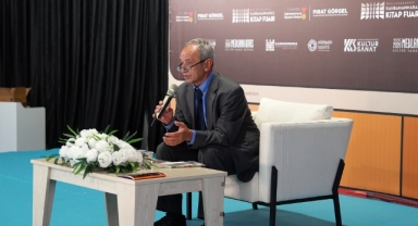 Sadık Yalsızuçanlar, Kahramanmaraş Kitap Fuarı’nda Okurlarıyla Buluştu