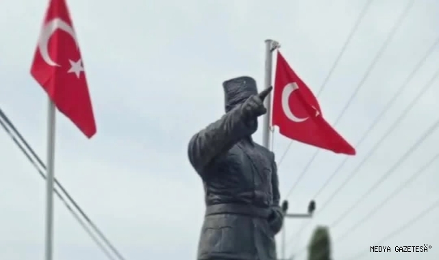 Yumurtalık Belediyesi, tüm mahallelerdeki bayrakları yeniledi